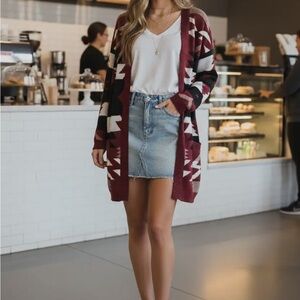 Chic Burgundy Patterned Cardigan with Pockets